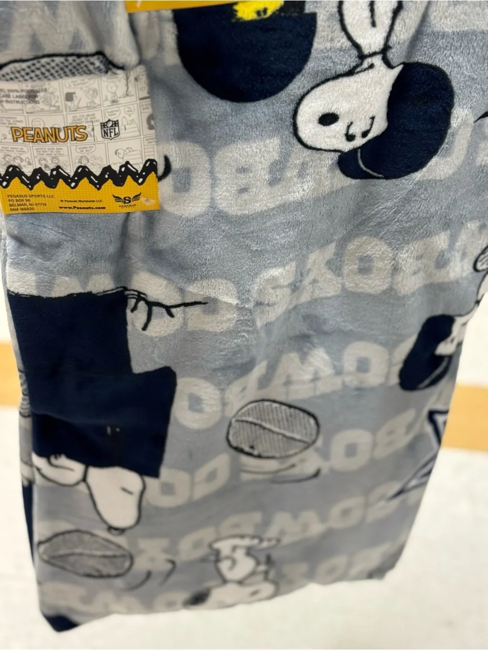 Peanuts Snoopy Dallas Cowboys Plush Throw - Gray & Navy